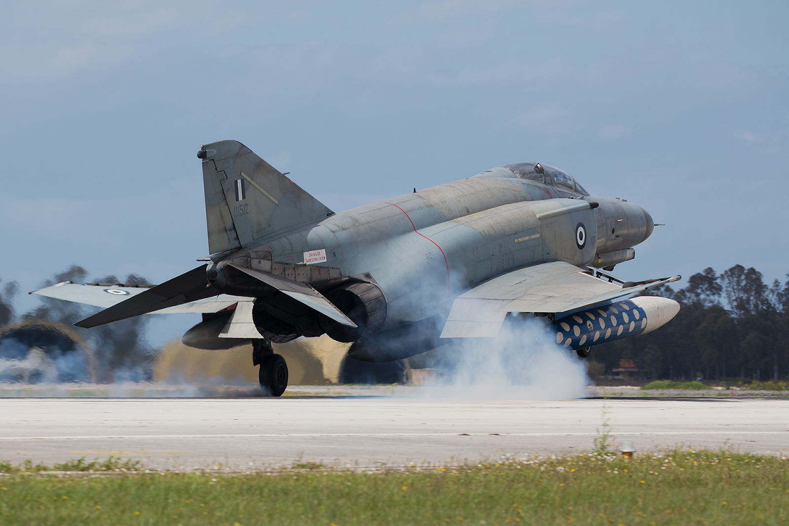 01512, McDonnell Douglas F-4E (AUP) Phantomm II der Hausherren aus Andravida.