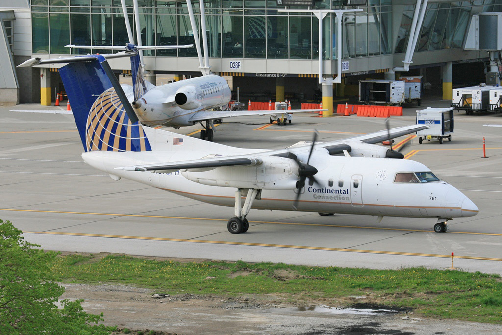 Eine Dash 8-200 des Continental Regional Partners Horizon Air.