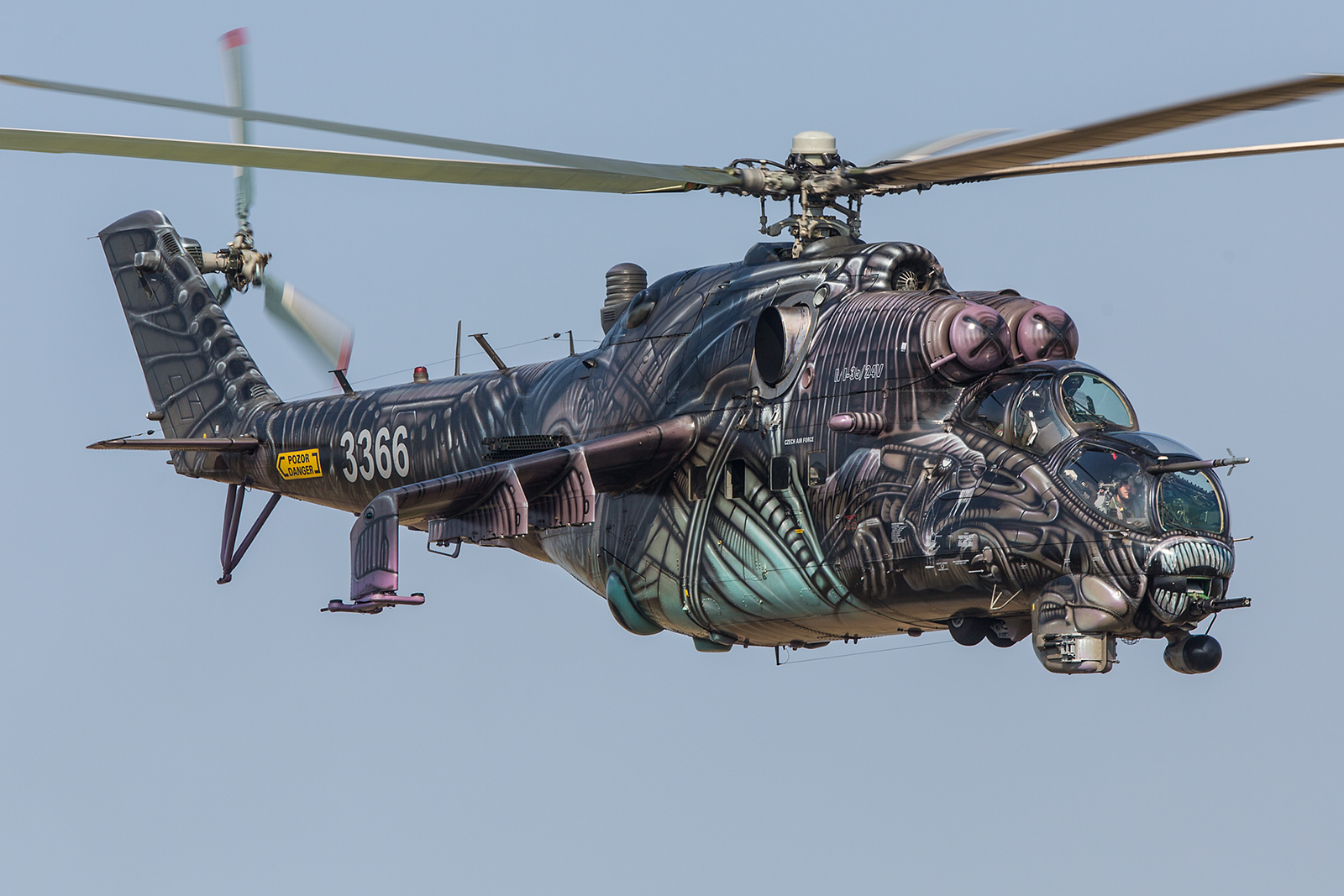 Die 221st Helicopter Squadron ist Mitglied der NATO Tiger Association. 