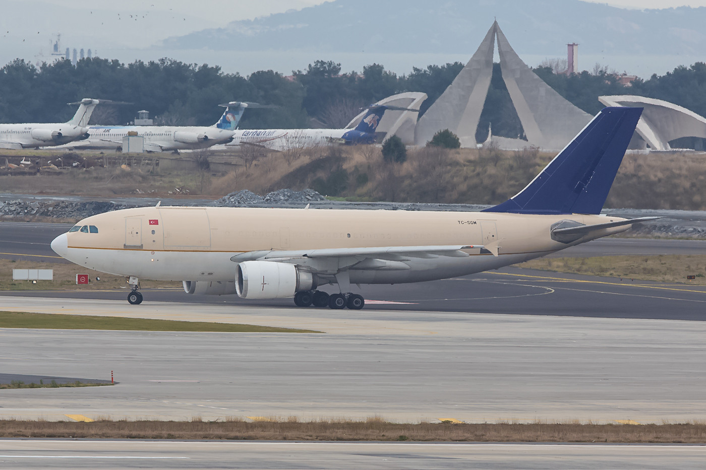 Airbus A310 der ULS Cargo, einst flog er mal Passagiere bei Aeroflot.