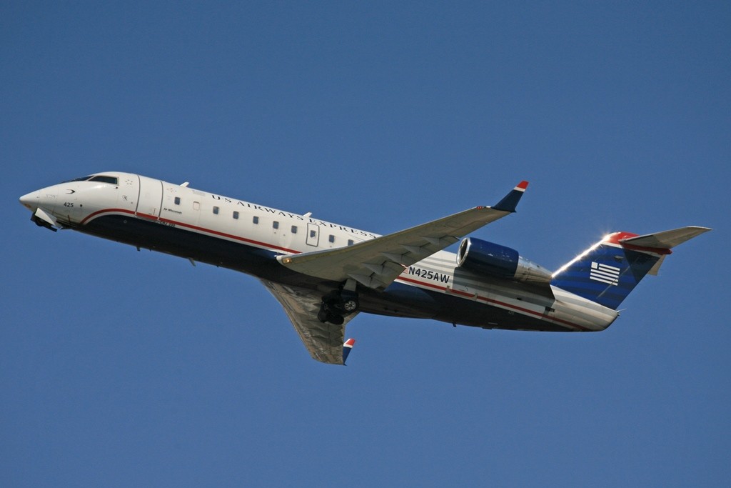 N425AW ist ein CRJ-200 der Air Wisconsin in den Farben der US Airways Express