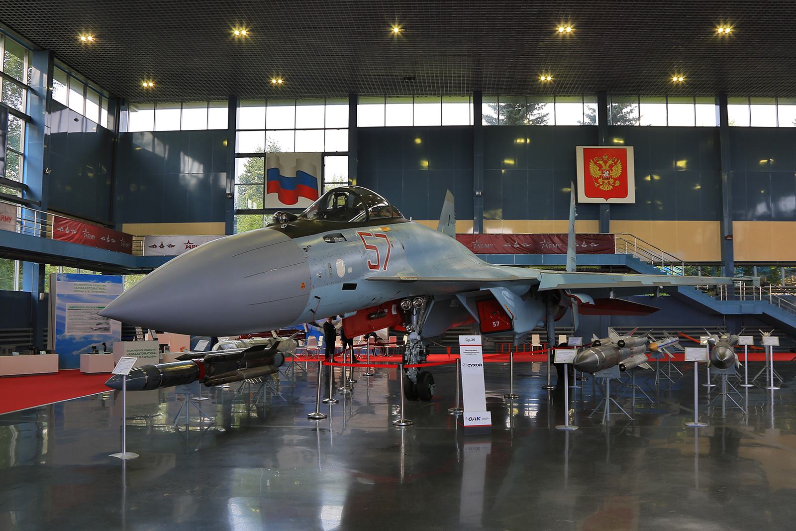 Sukhoi Su-35C mit ihrer Waffenpalette