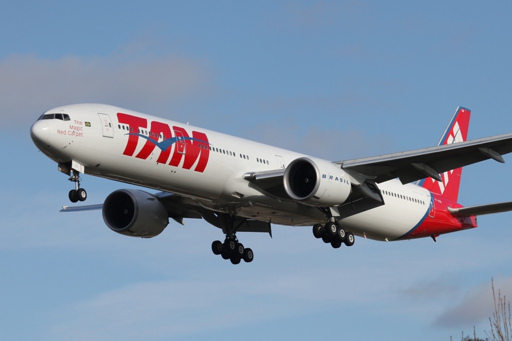 TAm aus Sao Paulos ebenfalls mit einer Boeing 777-300ER