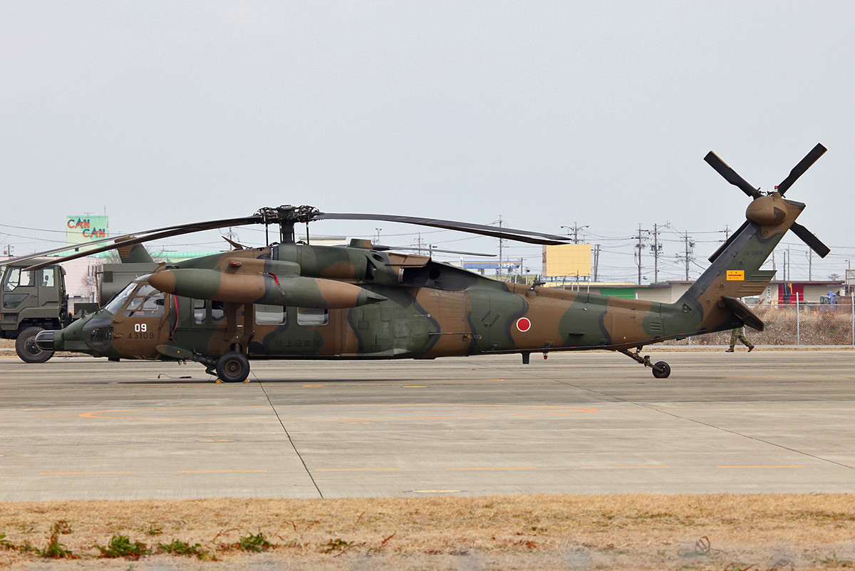 Eine Nummer größer macht auch bei den JGSDF der UH-60 Dienst.