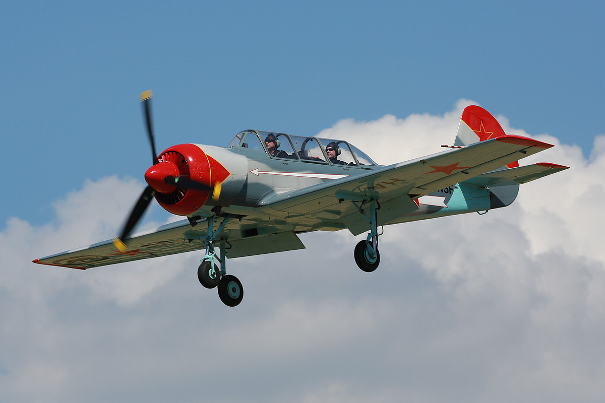 Einziges russisches Flugzeug war diese YAK-52.