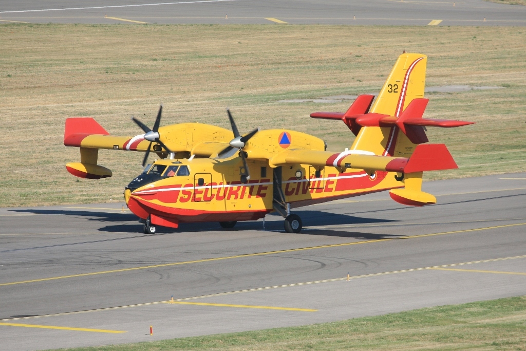 Die CL-415 der Securite Civil fliegen ab Marseille Patrouille.