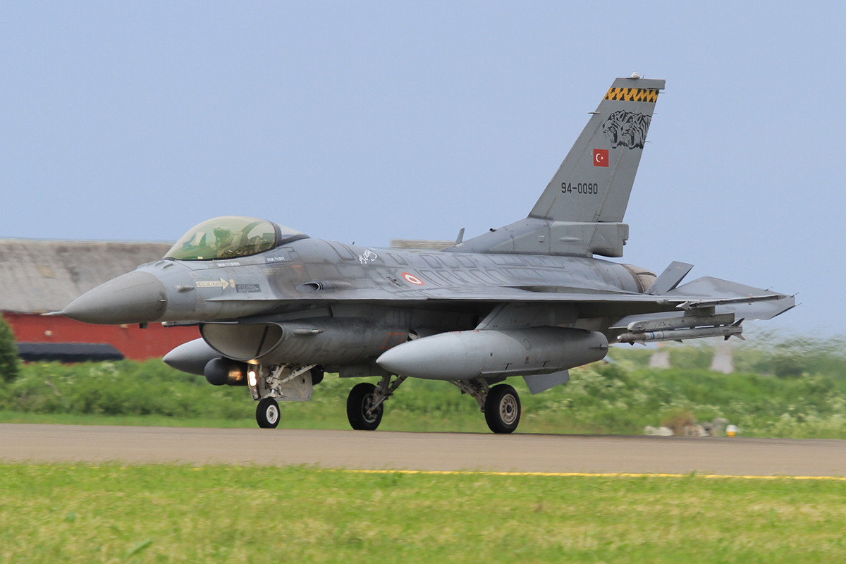 Eine der drei F-16 aus Balikesir