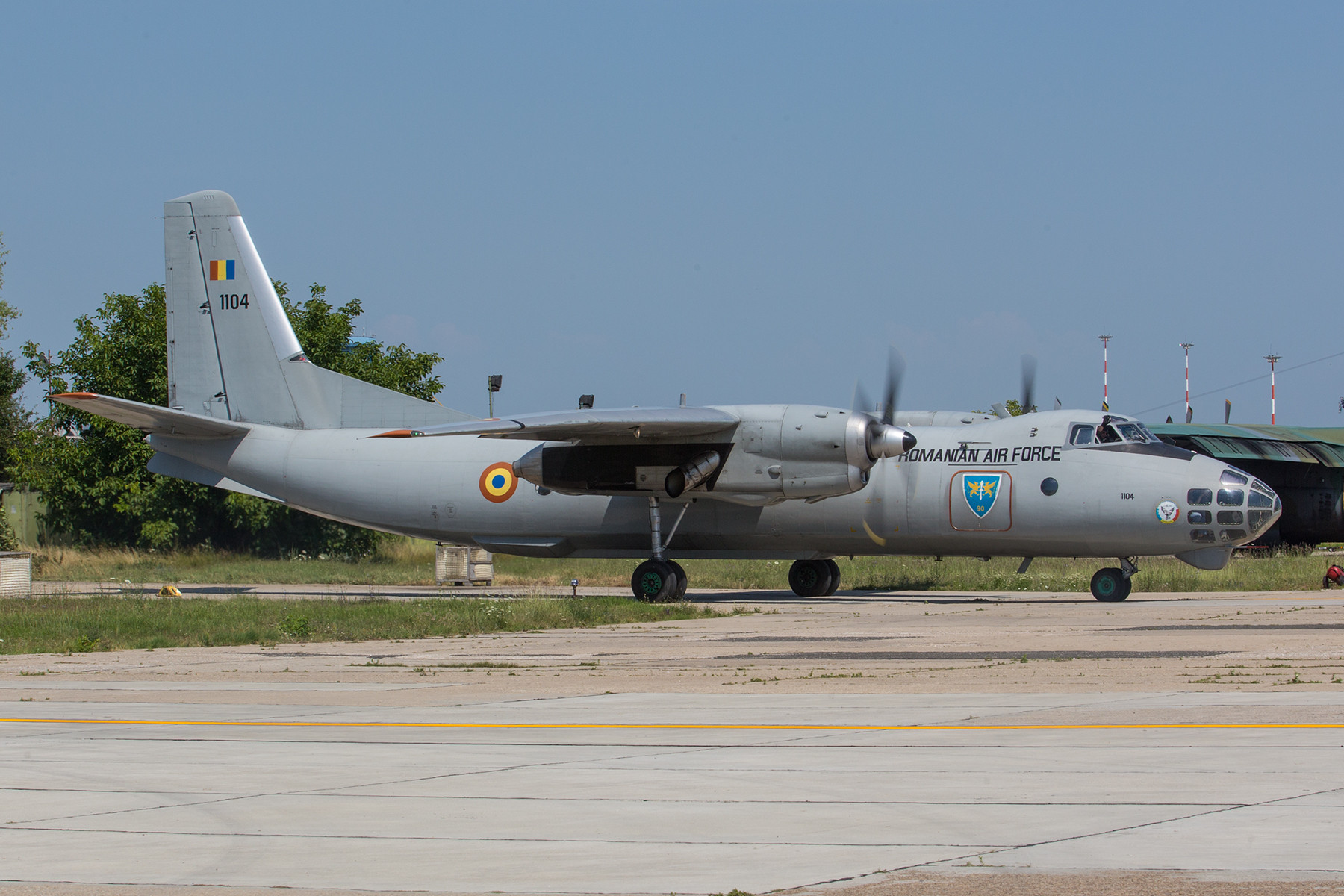 Die sehr seltene AN-30 machtsich auf den Weg zum Start.