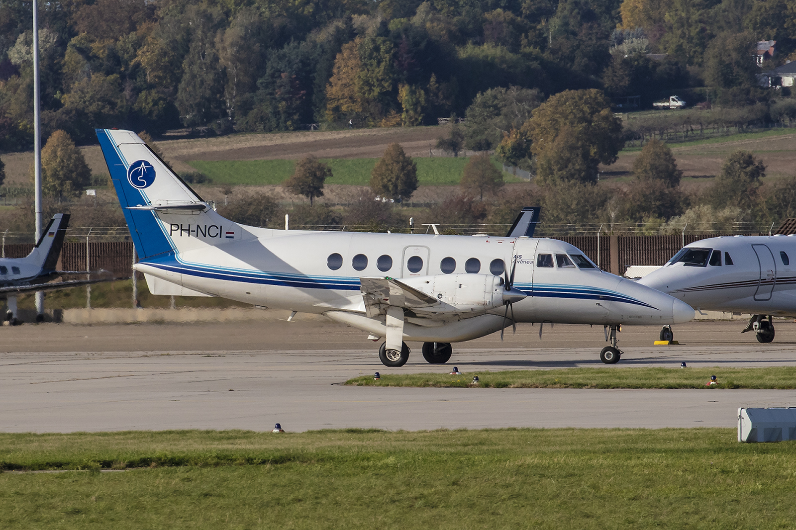 Nur noch selten sieht man eine BAe Jetstream 32 am Himmel. Die PH-CNCI der AIR Airlines fliegt täglich von Stuttgart nach Münster.