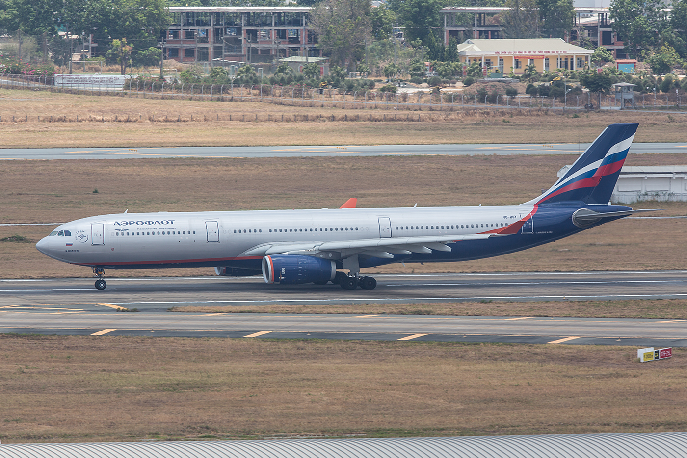 Einer der wenigen europäischen Flieger in SGN ist die Aeroflot.