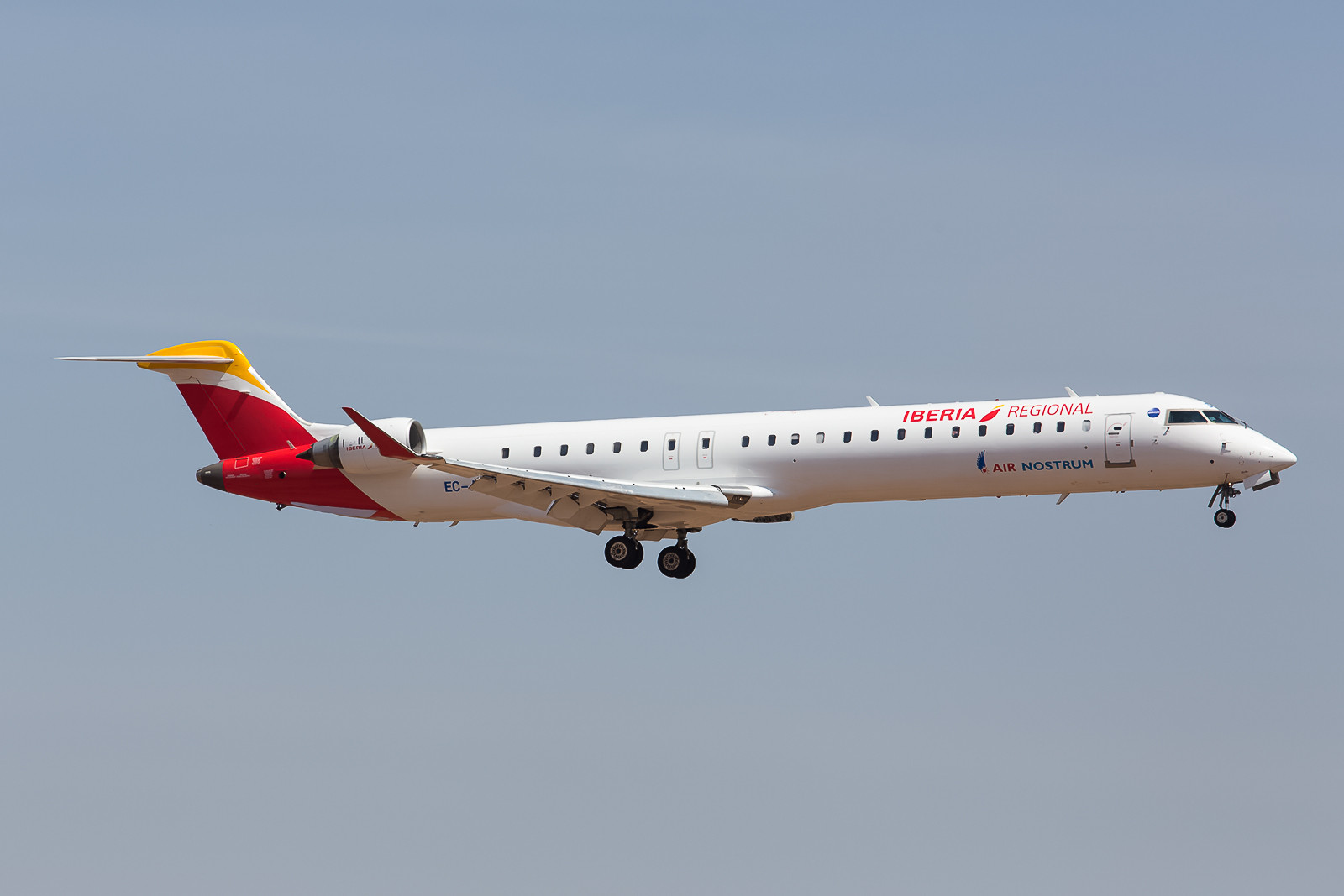 Noch so ein Fall, Iberias Regionaltochter Air Nostrum mit neuen Farben auf einem Canadair CRJ 900.