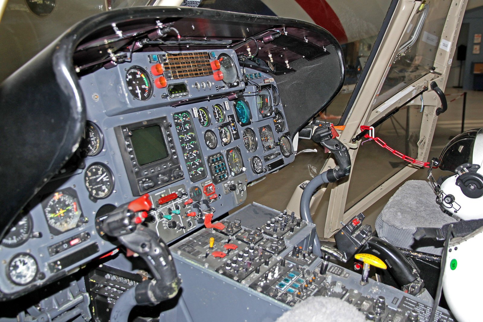 Cockpit der Landhelgisgæslan (Icelandic Coast Guard) Aerospatiale SA.365N Daupin 2 TF-SIF, AEY, 14. August 2020