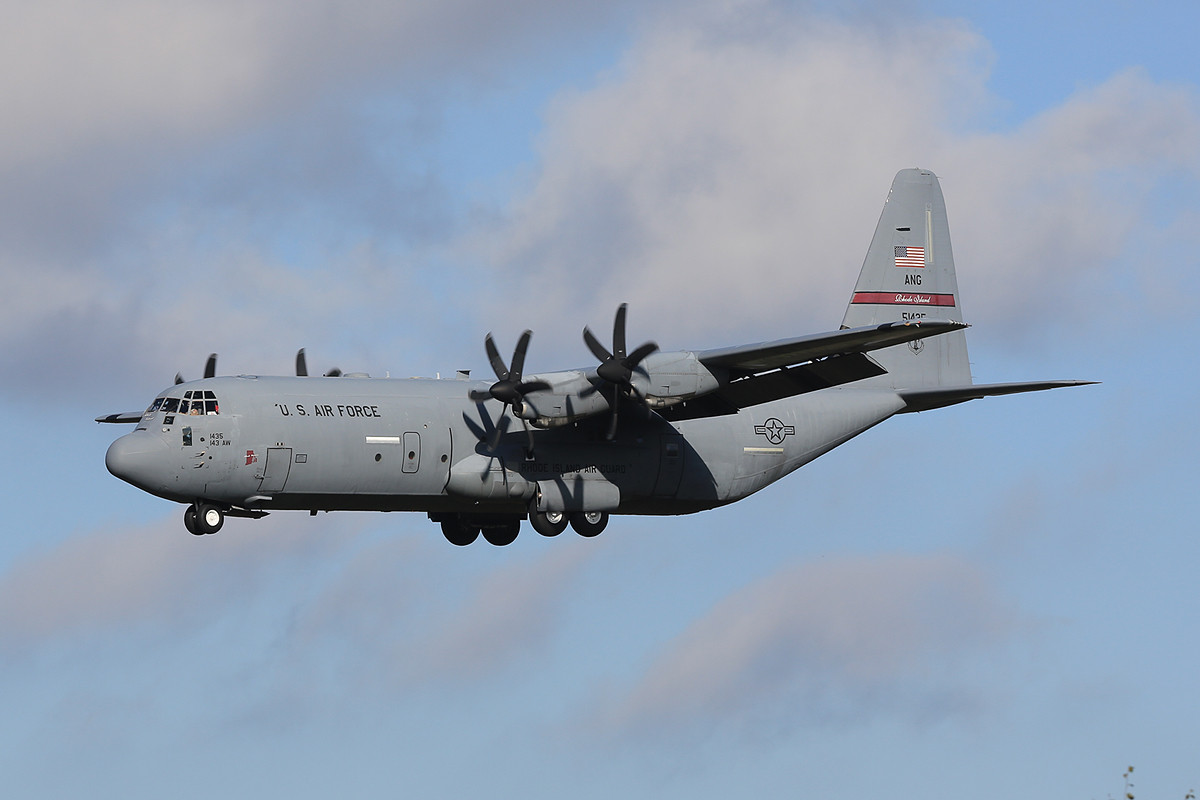 30.10.2013; 05-1435, C-130J der RI ANG (143rd AW, Quonset Point ANGS)