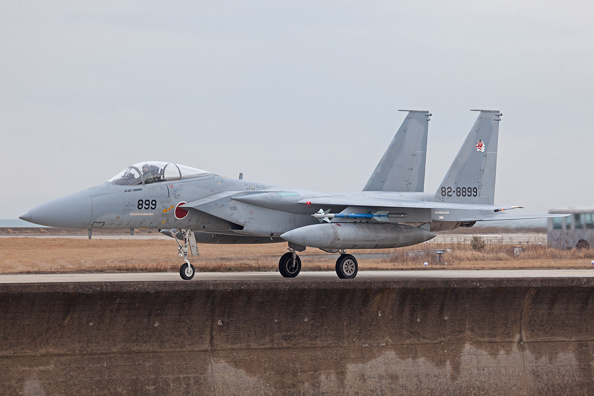 Nochmals ein paar Bilder von der Kaimauer, hier eine F-15J.