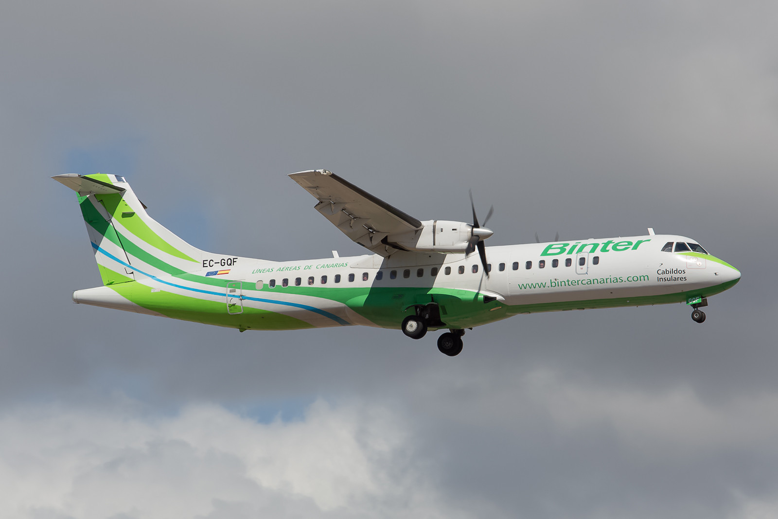 Zwischen den Kanarischen Inseln betreibt Binter Canarias ein dichtes Netz von Domesticflights mit ATR-72, hier die EC-GQF.