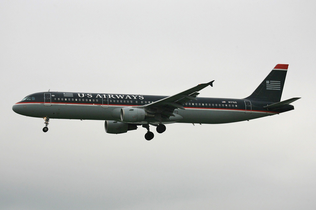 US Airways betreibt in der Hauptsache nur noch Airbusse wie diesen A 321 in der alten Bemalung.