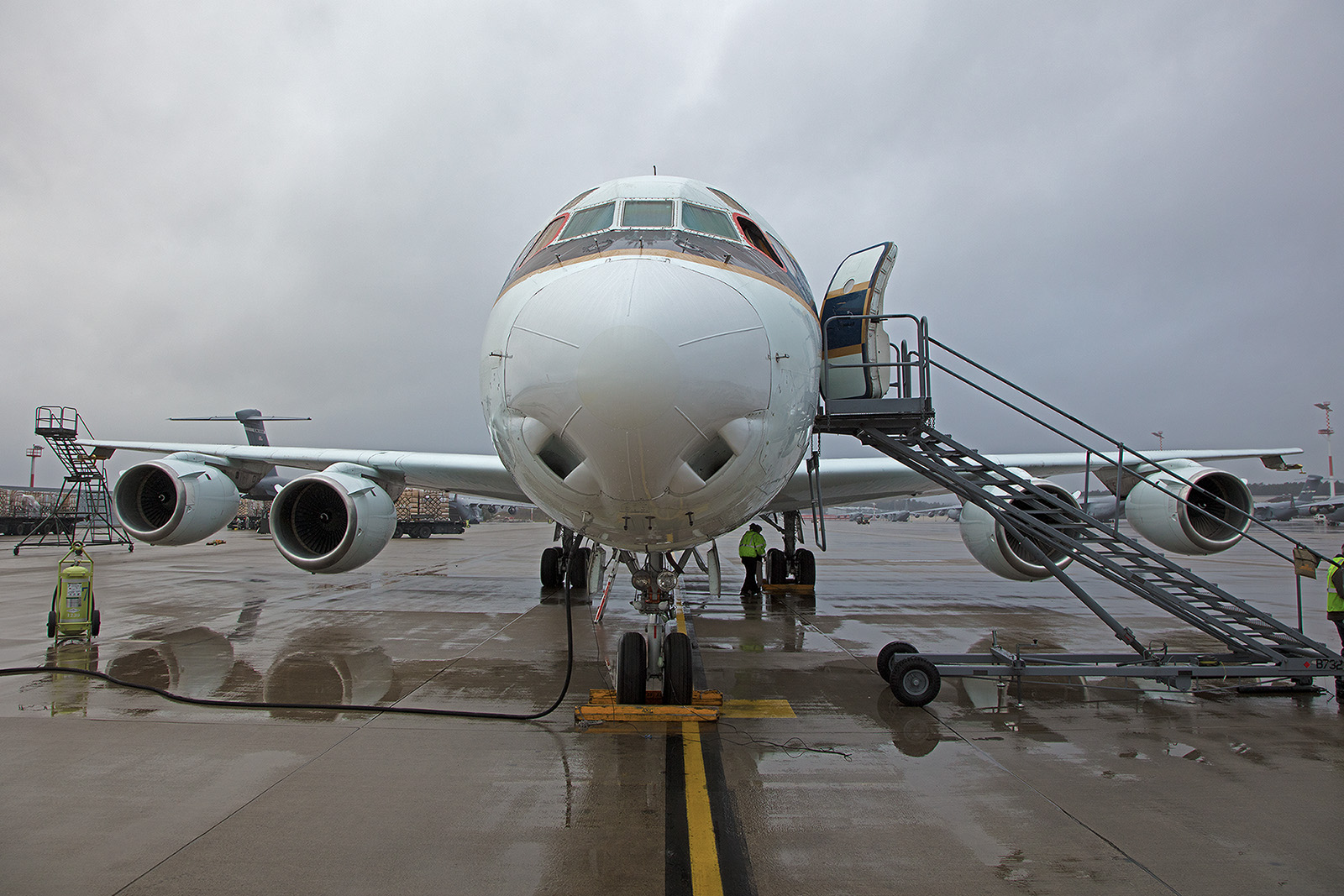 Die DC-8 von vorne.