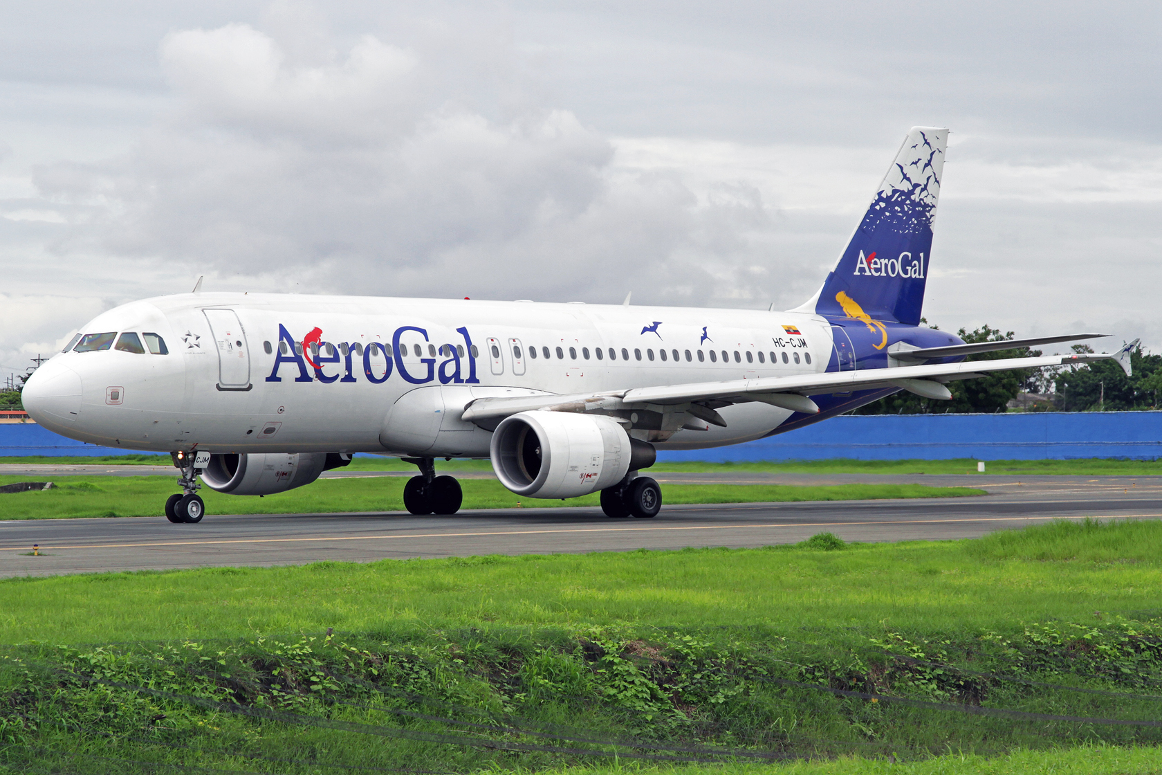 AeroGal Airbus A320-214 HC-CJM