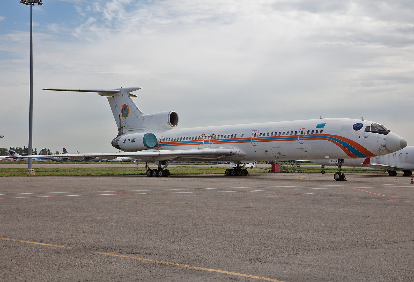 Diese Tupolev Tu-154M wird durch Kazavispas für das Katastrophenschutzministerium betrieben.