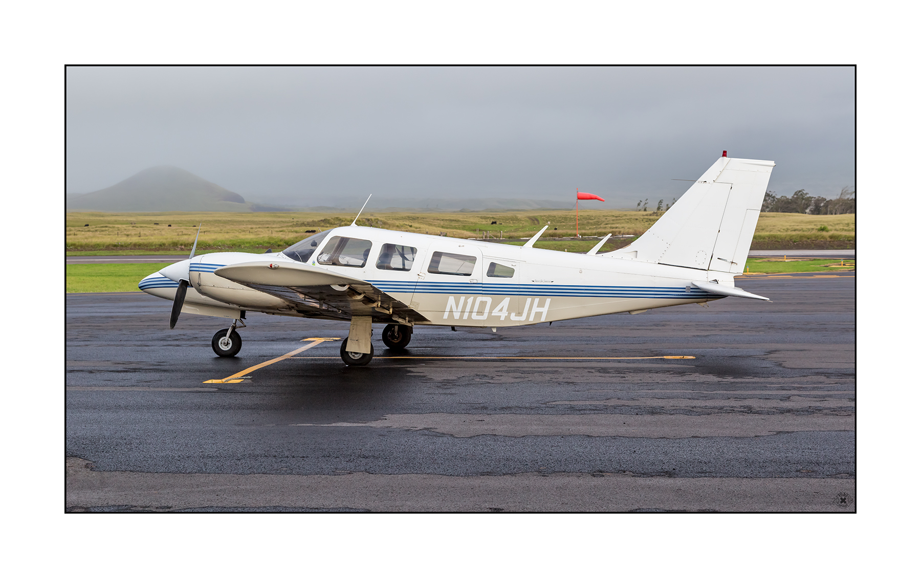 Piper PA-34-200T SenecaII N104JH Double Helix Solutions am Waimea Airport