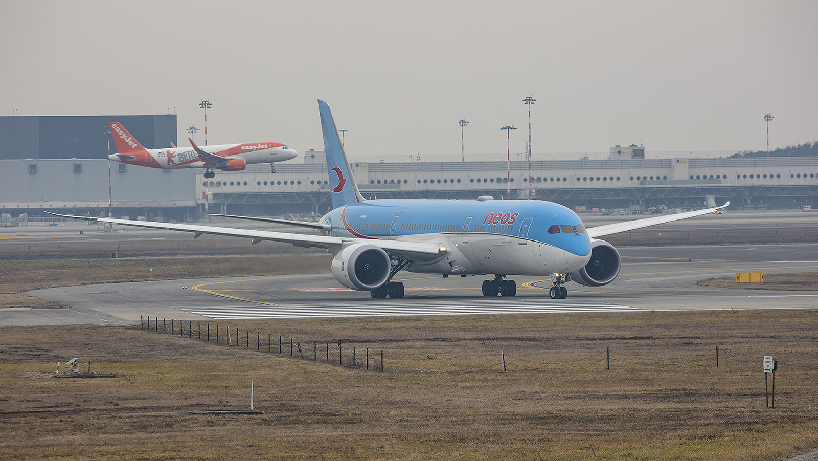 NEOS betreibt mehrer Dreamliner für Urlauber.