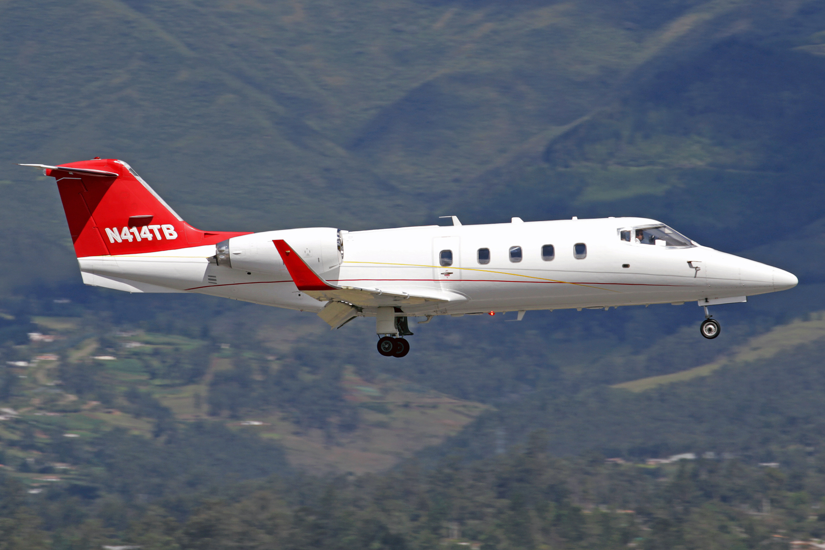 Beech Jet 324 LLC LearJet 55 N414TB - Obwohl er in den USA registriert ist wird dieser BizJet von einer ecuadorianischen Bank betrieben