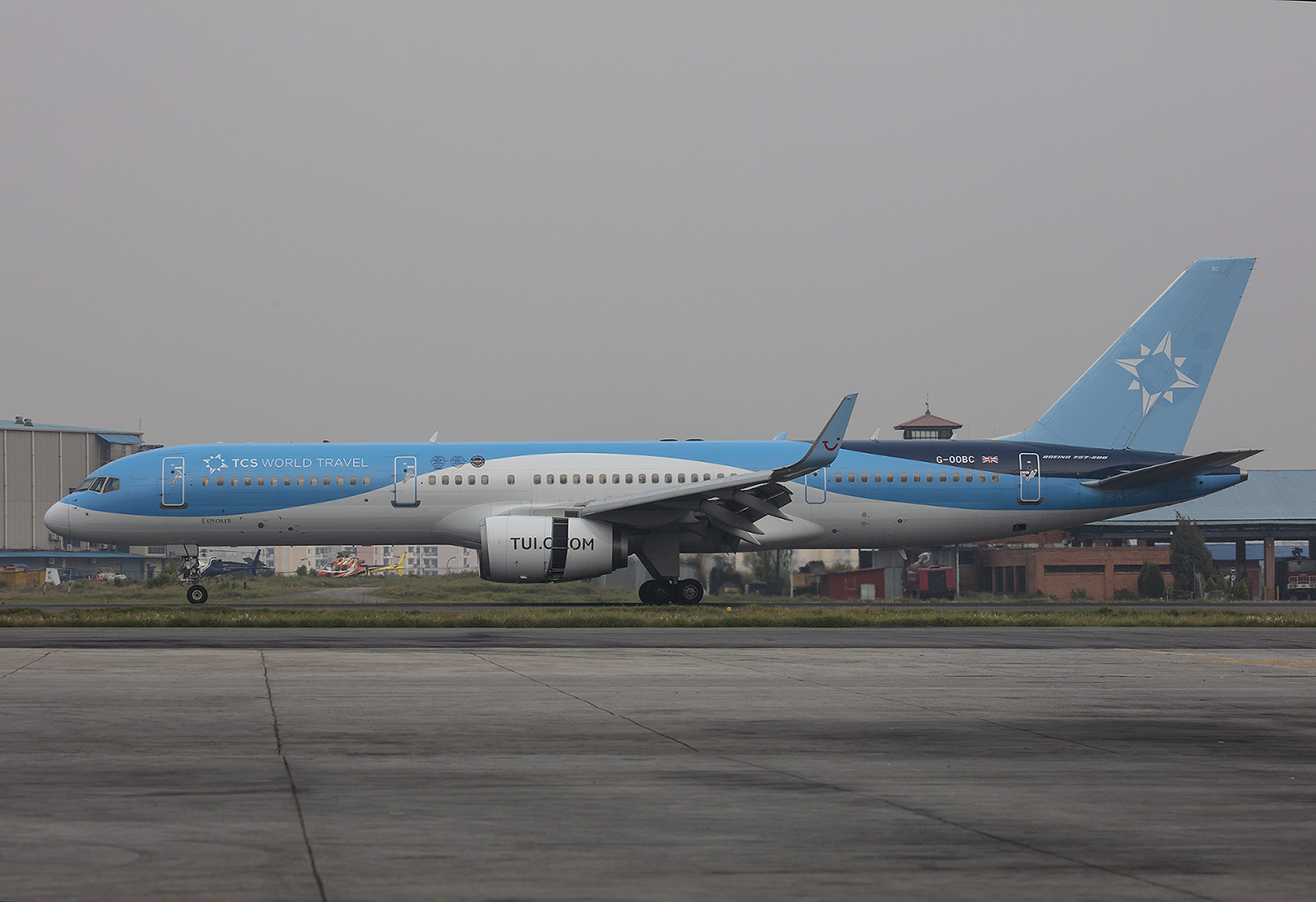 Boeing 757 der TUIFly auf Weltumrundung.