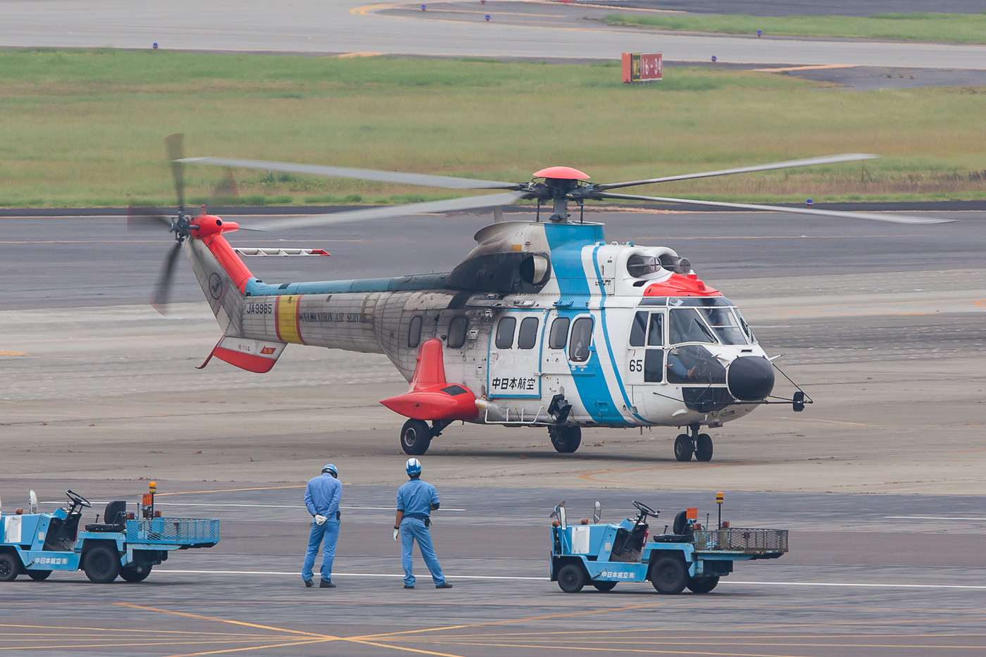 AS-332L1 Super Puma, ebenfalls Nakanihon Air Service.