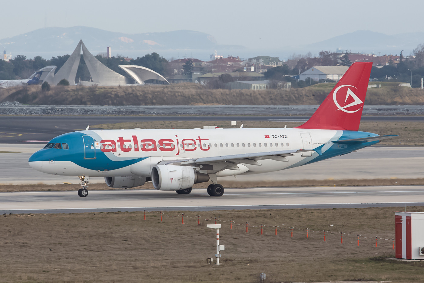 Neben TK und Onur ist Atlasjet die dritte große Airline in IST.