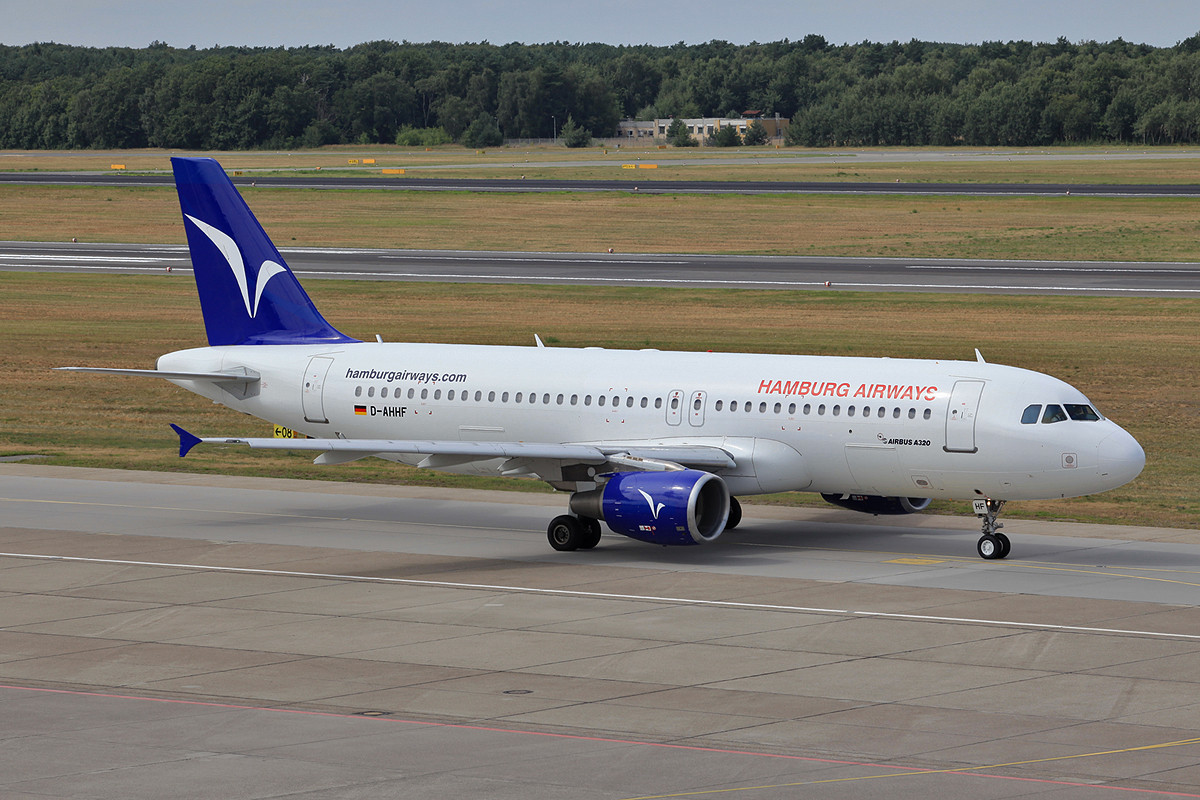 Ebenfalls neu für mich war diese ex-Iberworld, ex-Aigle Azur, ex-Hello A-320 der Hamburg Airways.