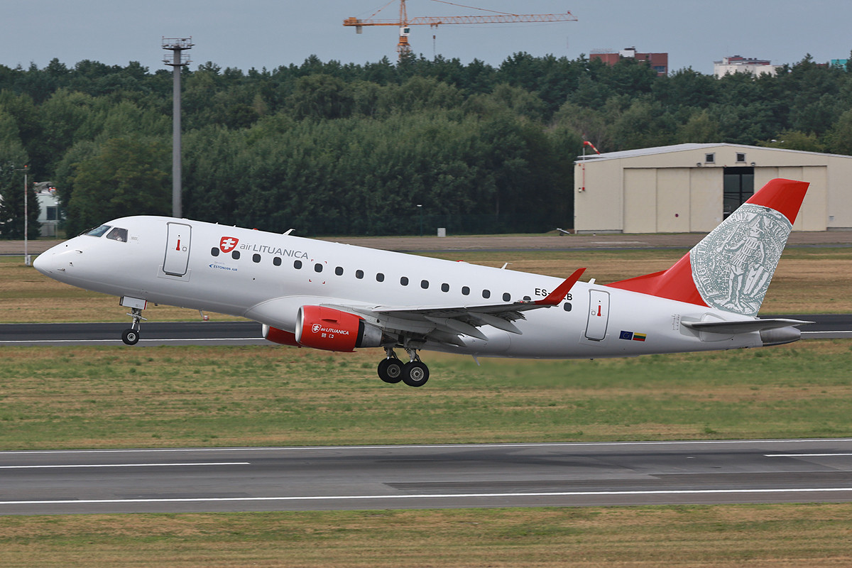 Der Grund für meinen Besuch war sie, die Air Lituanica ERJ-175.