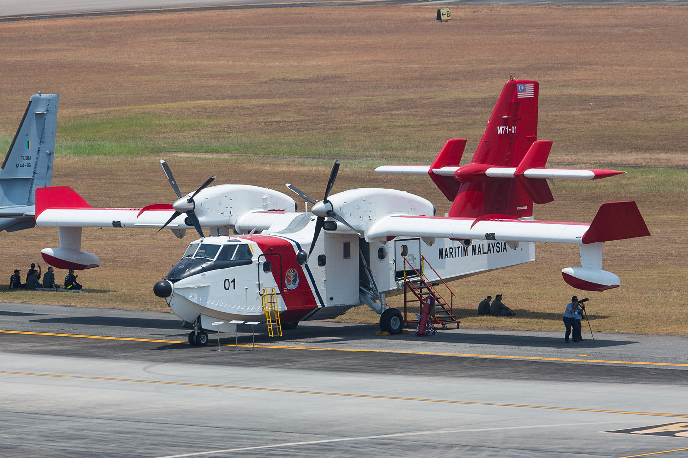 Eine von zwei CL-415 der Coast Guard.