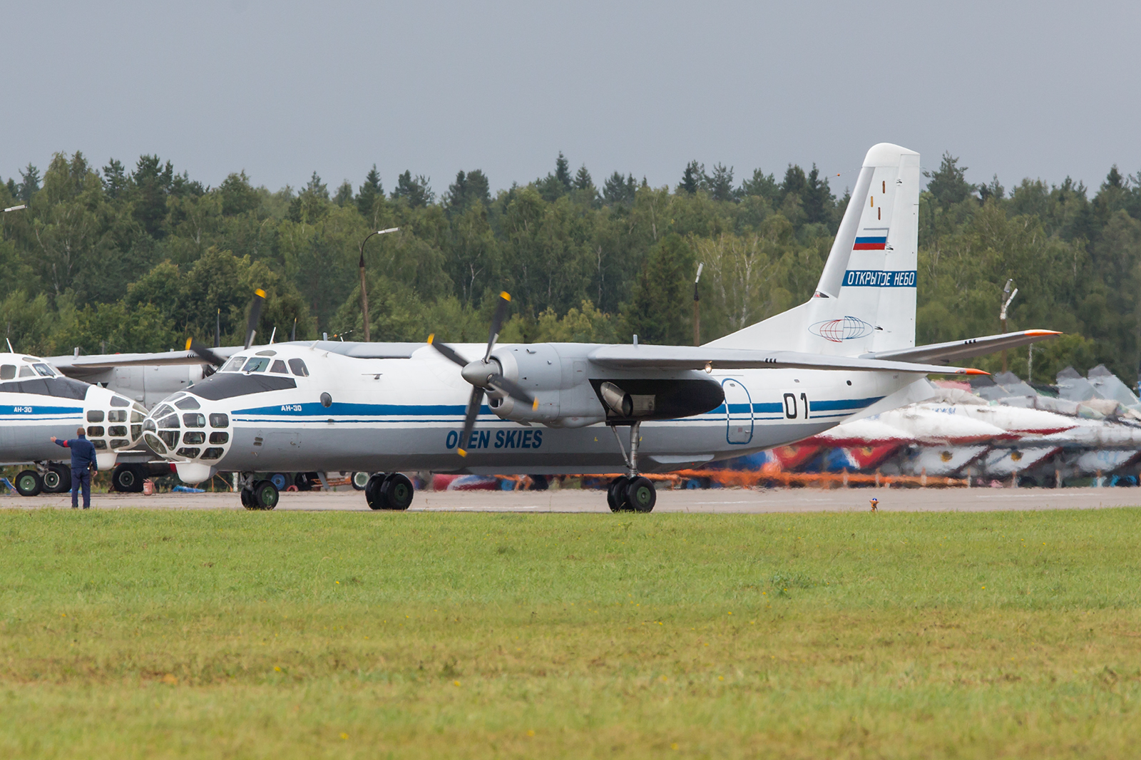 Diese Antonov An-30 kehrte von einer Mission zurück. 