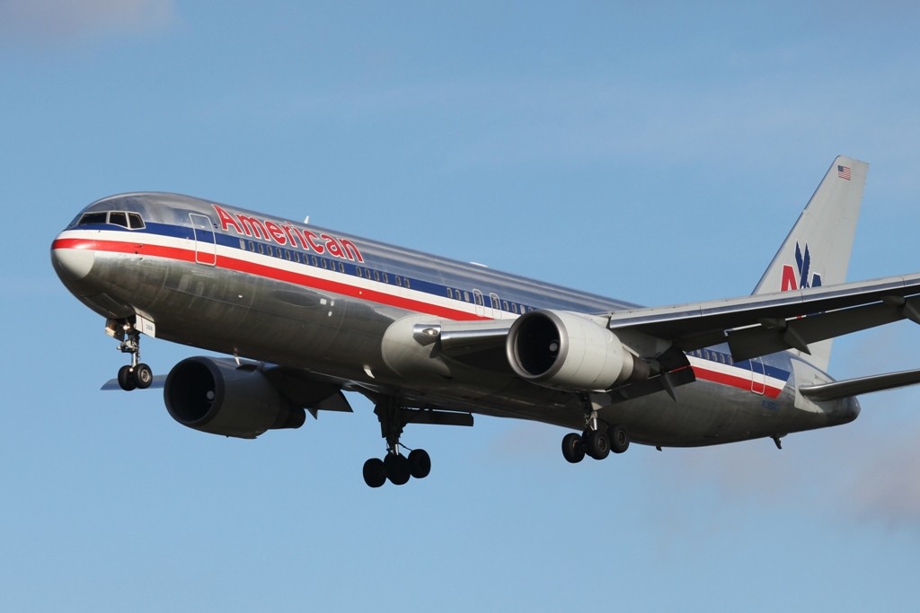 Die American Airlines hat als One World Partner der BA einige Flüge nach LHR. Zumeißt kommen Maschinen des Typs Boeing 767 oder...