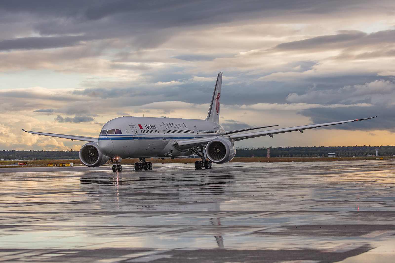 Zum Teil erinnerte das Terminal 2 an den Flughafen von Peking mit bis zu acht Air China Fliegern.