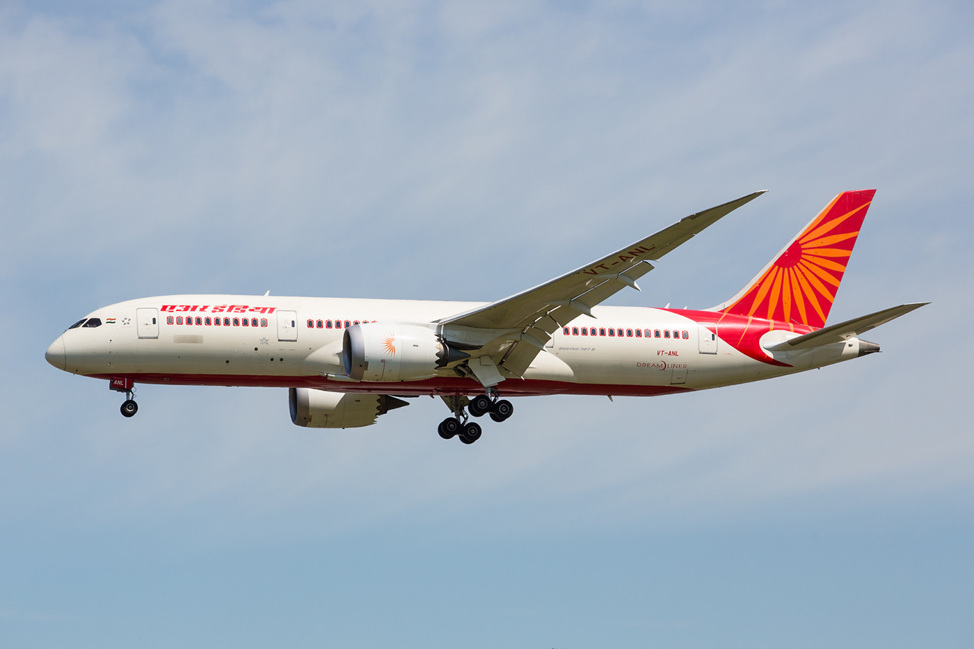 Air India hat täglich drei Kurse in die britische Hauptstadt, jedoch nur die Verbindung nach Mumbai wird mit dem Dreamliner beflogen.