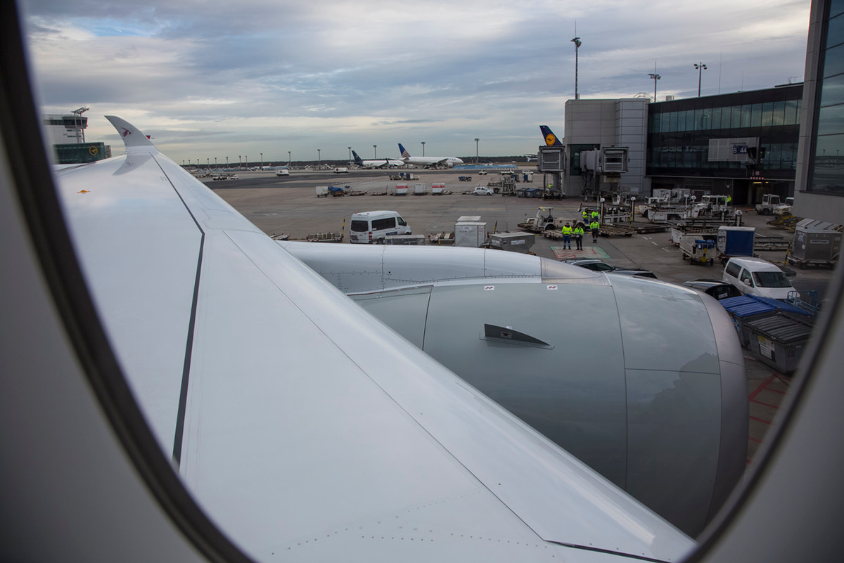 Blick aus dem Fenster in Reihe 16, der ersten Sitzreihe in der Economy Class.