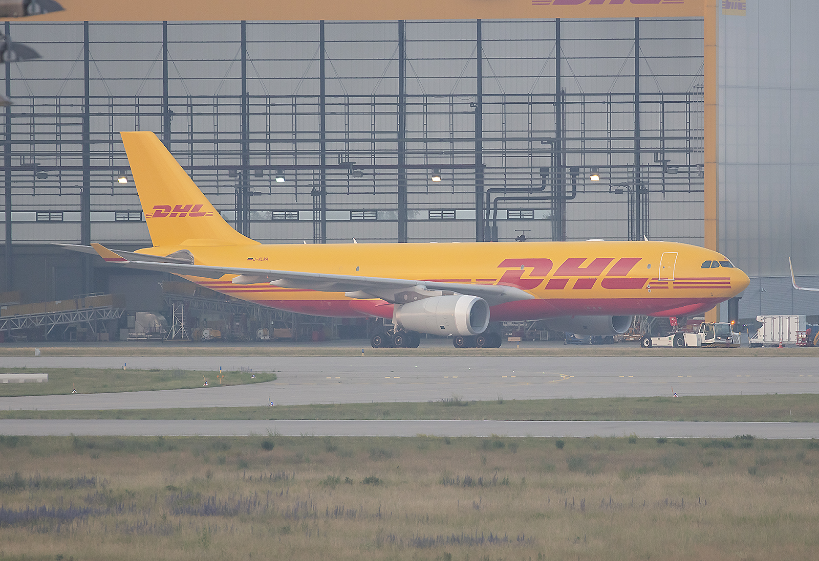 Eine der brandneuen A330-Frachter des DHL.