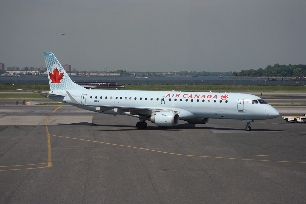 Air Canada bedient La Guardia mehrmals täglich von verschiedenen Städten aus-