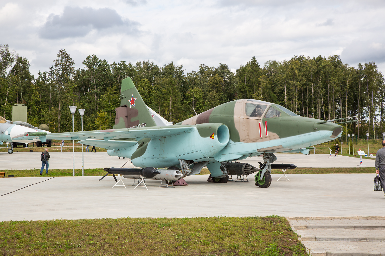 Die Sukhoi Su-25TM ist eine modernisierte Variante der Su-25 auf Basis des Doppelsitzers.