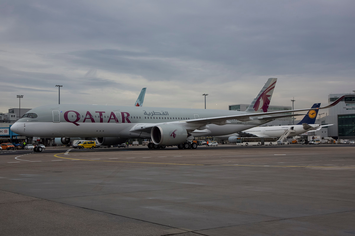 Mit ihrem langen Rumpf wirkt die A350 deutlich schlanker als der Dreamliner,....