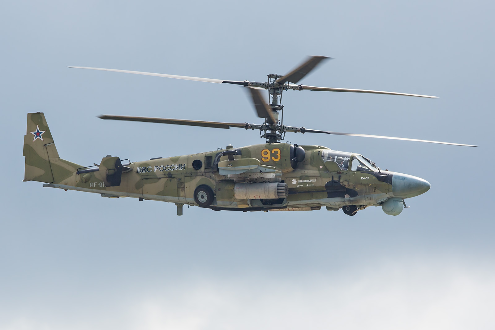 Der Kampfhubschrauber Ka-50 in seiner Vorführung.