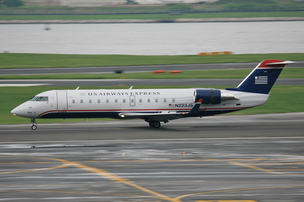 Die N223JS ein CR J200 der PSA, einer Tochter der US Airways.