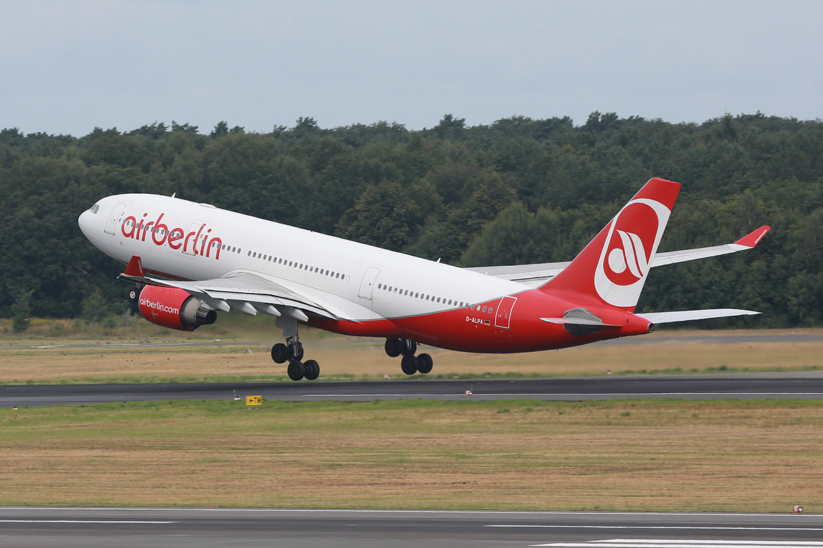 Air Berlin fliegt ab TXL einige Ziele in Nordamerika an. U.a. mit diesem A-330, der mal zur LTU gehörte.