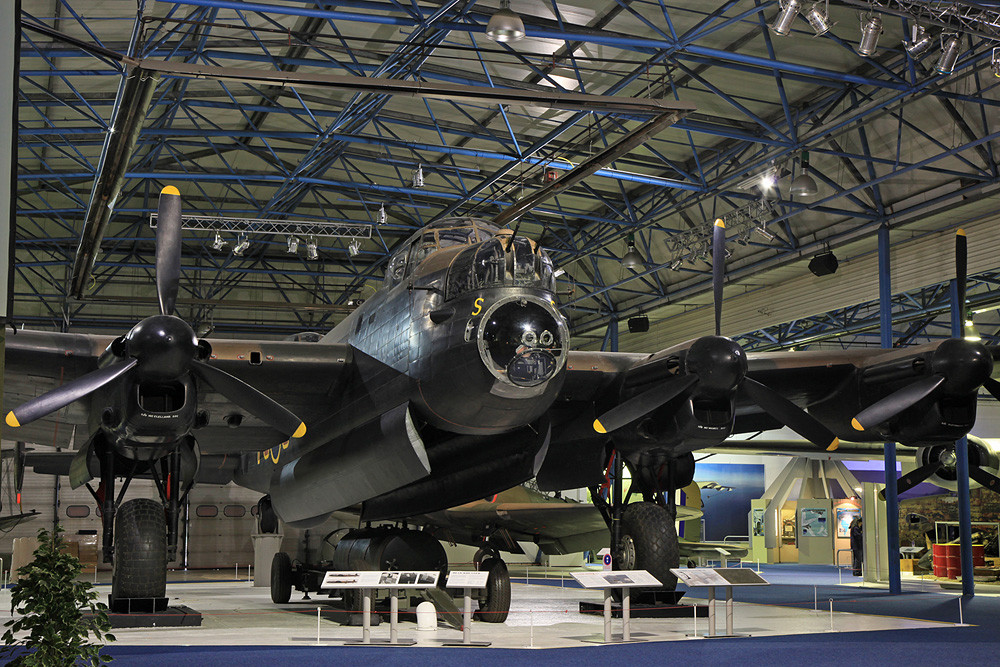 Eindrucksvoll beleuchtet ict diese Avro Lancaster.