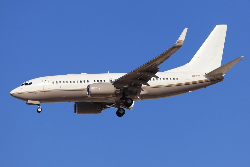 Ein privater BBJ ist die N737L, sie basiert auf der Boeing 737-700