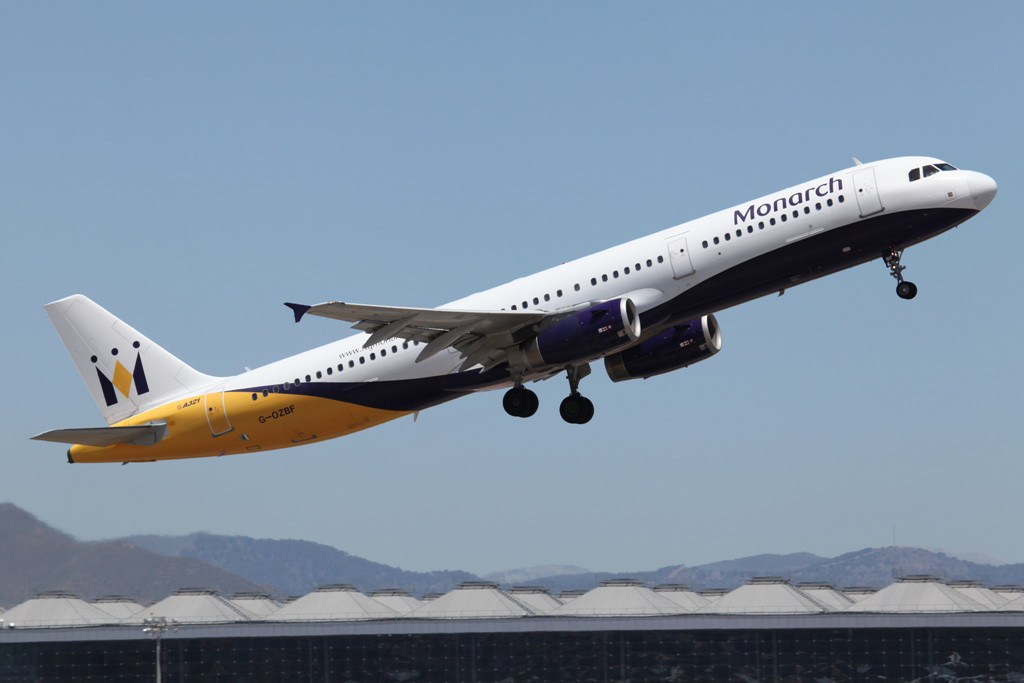 A 321 der Monarch.