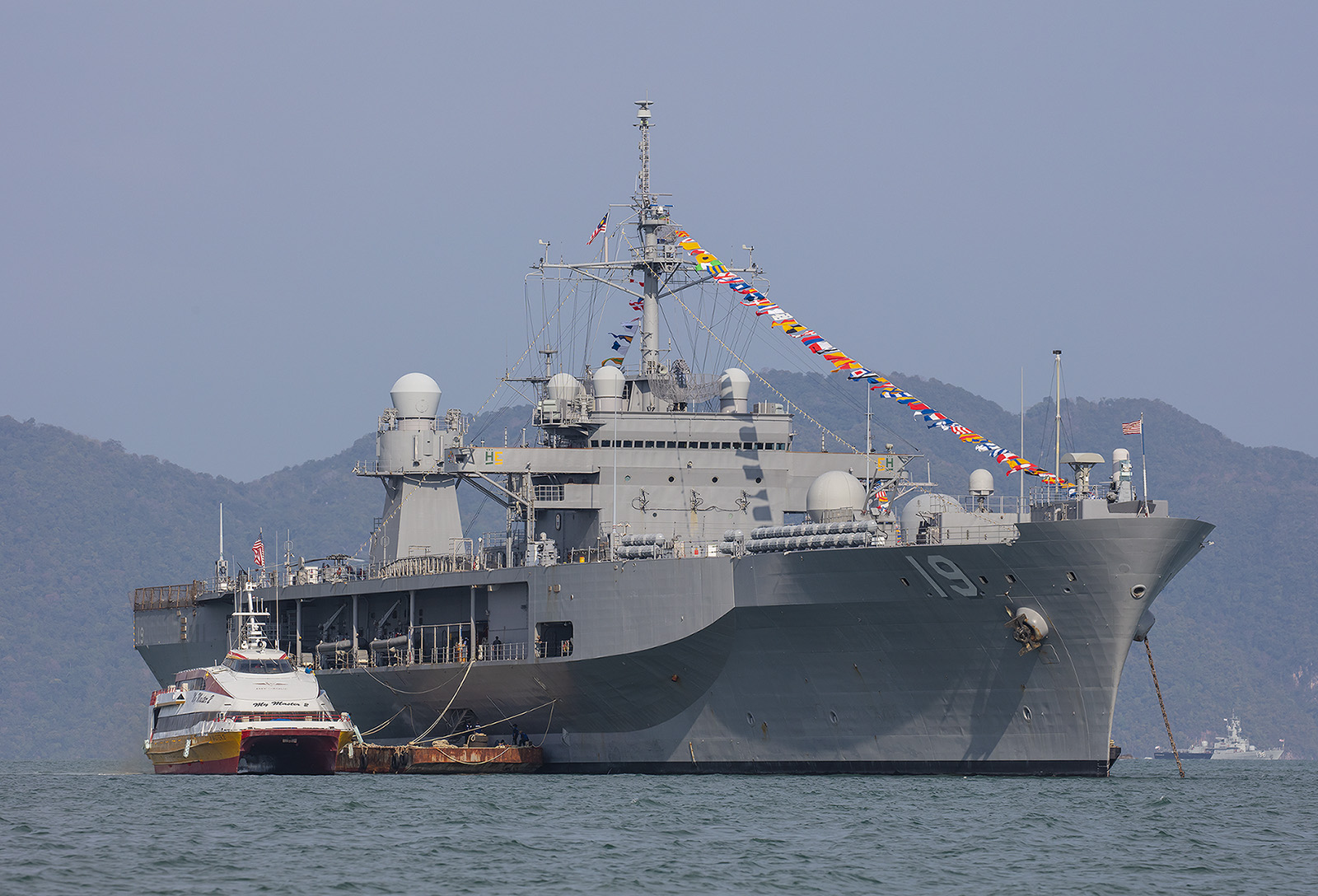 Die USS "Blue Ridge", das Komandoschiff der 7. US Flotte. Ihr Heimathafen ist Yokosuka in der Tokyo Bay.