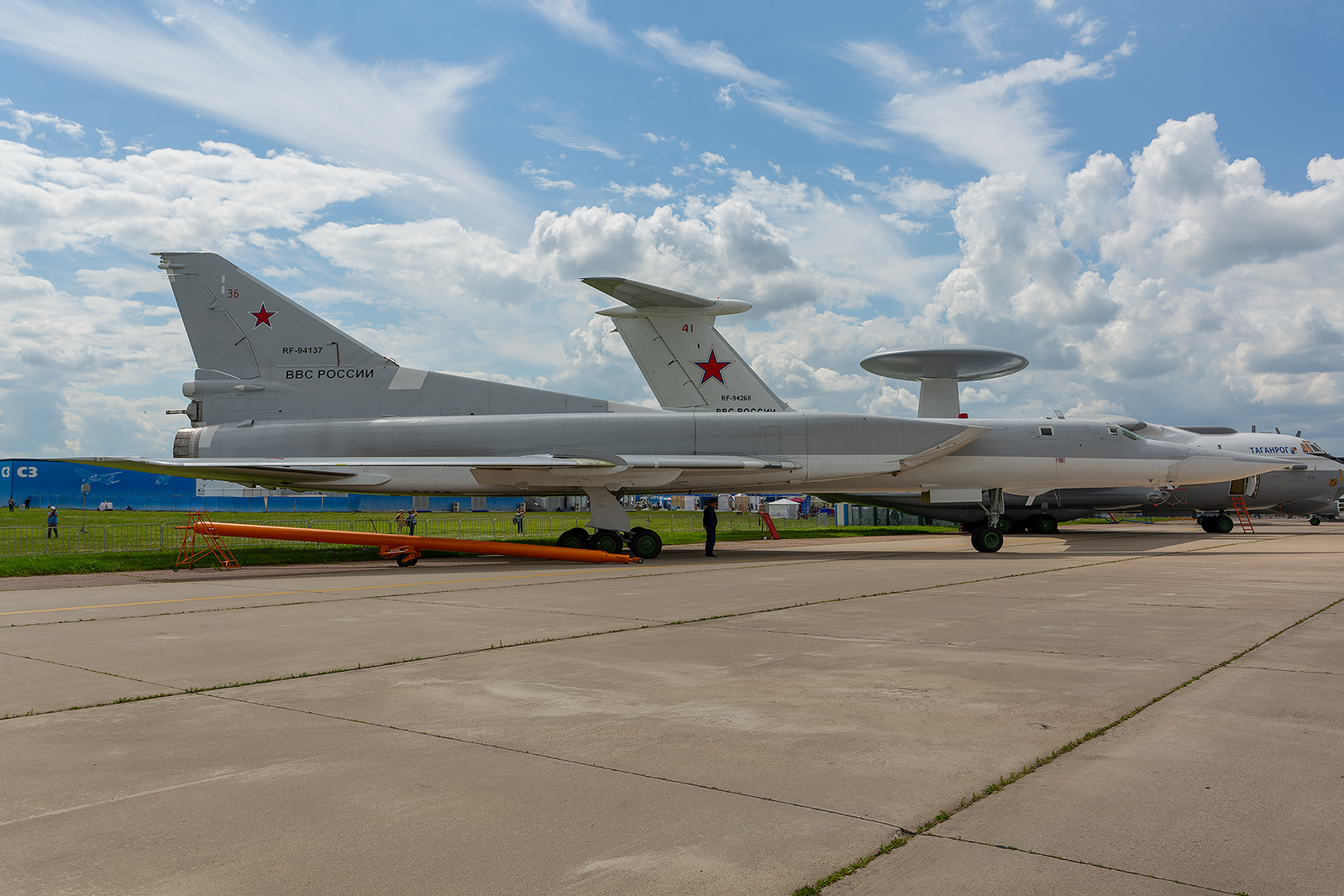 Eine Nummer kleiner, doch ebenso respekteinflößend, die Tupolev Tu-22.