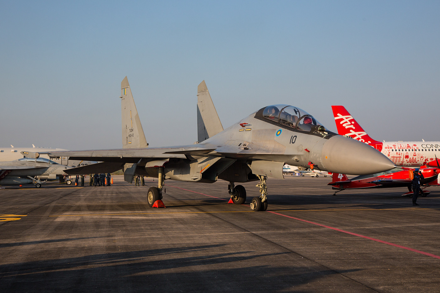 Das wohl beeindruckenste Fluggerät der TUDM sind die SU-30MKM mit Triebwerksvektorsteuerung.